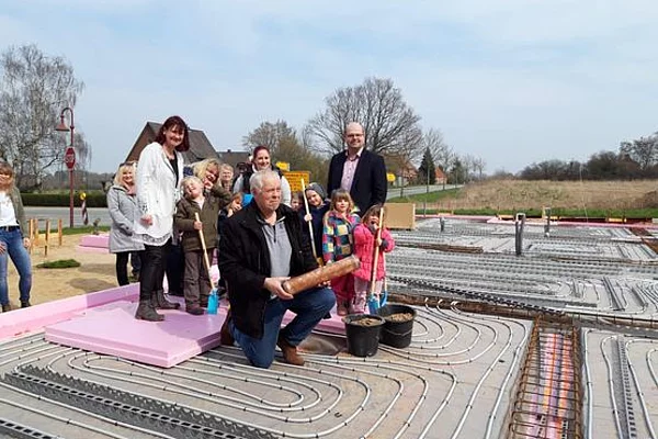 Grundsteinlegung für den Anbau des ADS-Kneipp-Kindergartens Havetoft-Sieverstedt im April 2019