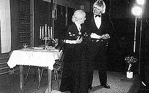 Plattdeutscher Abend im März 1994: Die Theatergruppe Süderschmedeby spielt "Dinner for one" - 500. Aufführung seit 1984