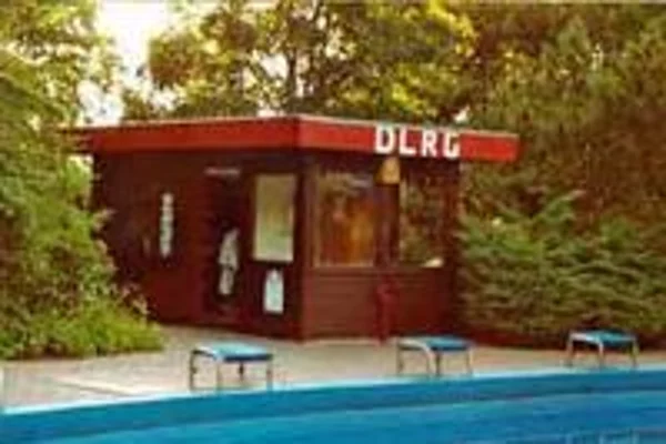 DLRG-Gebäude im Freibad Sieverstedt